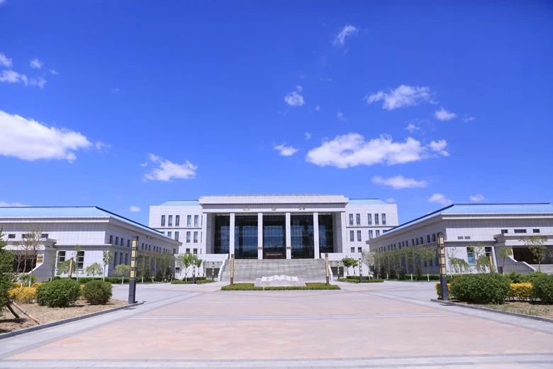 赤峰学院招聘_可以把我们学院校徽当做中间圆圈的背景吗 找ps高手